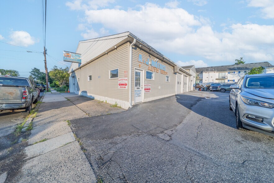 79 Hooker St, Jamesburg, NJ à vendre - Photo de l’immeuble – Image 3 sur 10