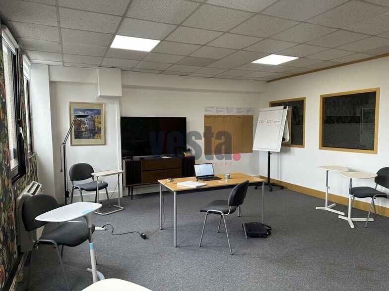 Bureau dans Champagne-au-Mont-d'Or à vendre - Photo de l’immeuble – Image 1 sur 7