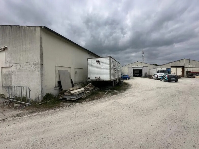 Industriel/Logistique dans Épernon à louer - Photo de l’immeuble – Image 3 sur 12