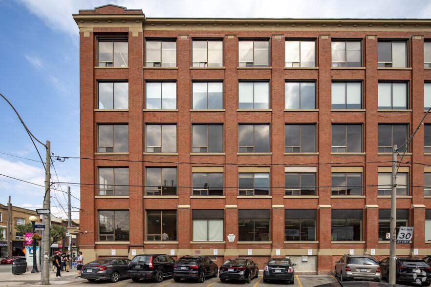 559-563 College St, Toronto, ON à louer - Photo de l’immeuble – Image 3 sur 5