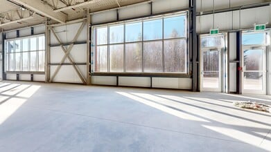 100 Blvd Jean-Baptiste-Rolland O, Saint-jerome, QC à louer Photo intérieure– Image 1 sur 21