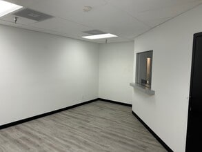 2080 E Flamingo Rd, Las Vegas, NV à louer Photo intérieure– Image 2 sur 11