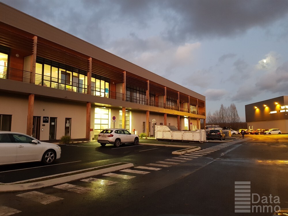 Industriel/Logistique dans Collégien à louer Photo de l’immeuble– Image 1 sur 12