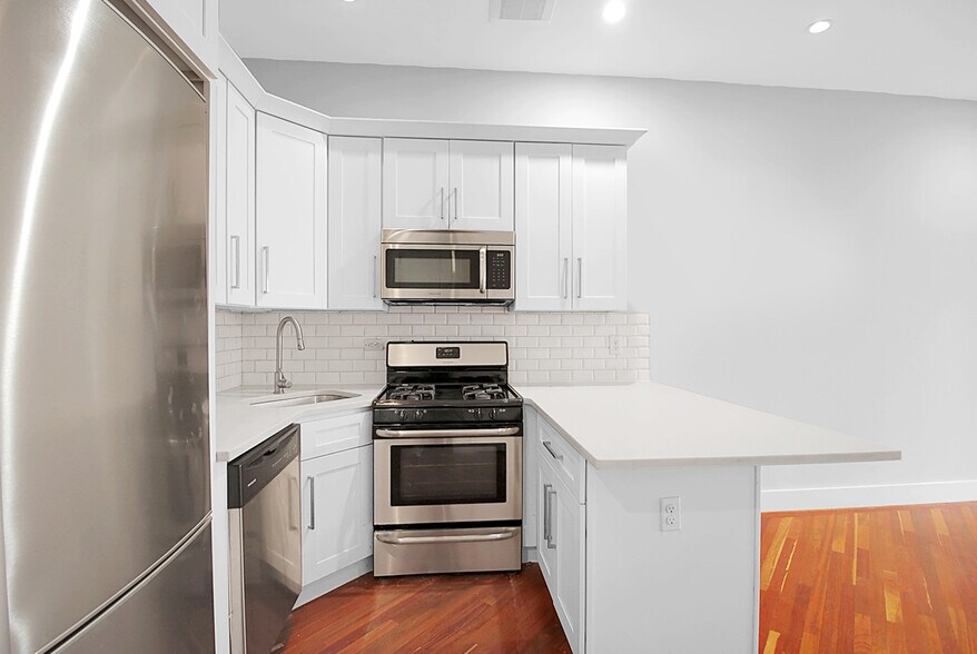 1419 Saint Johns Pl, Brooklyn, NY à vendre - Photo de l’immeuble – Image 3 sur 9