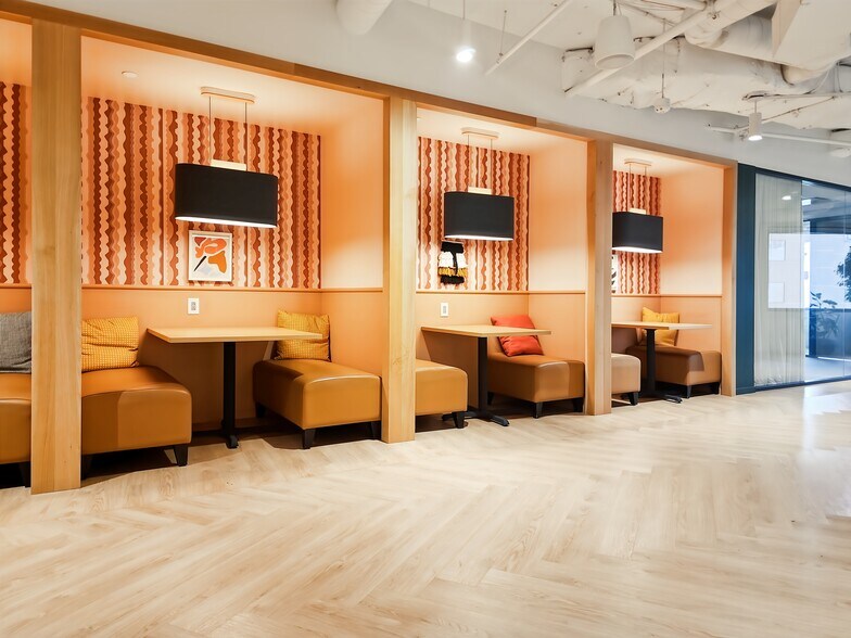 2451 Crystal Dr, Arlington, VA à louer - Photo intérieure – Image 3 sur 15