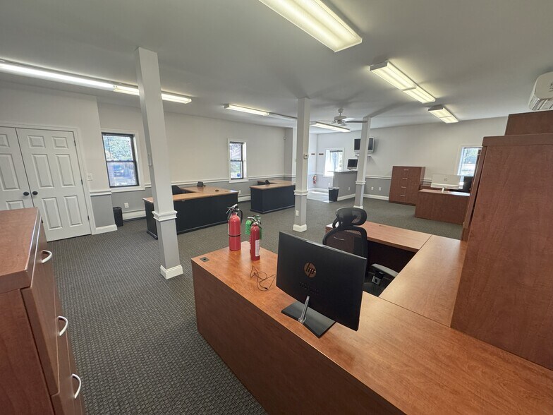 178 E Hawthorne Ave, Valley Stream, NY à louer - Photo de l’immeuble – Image 3 sur 5