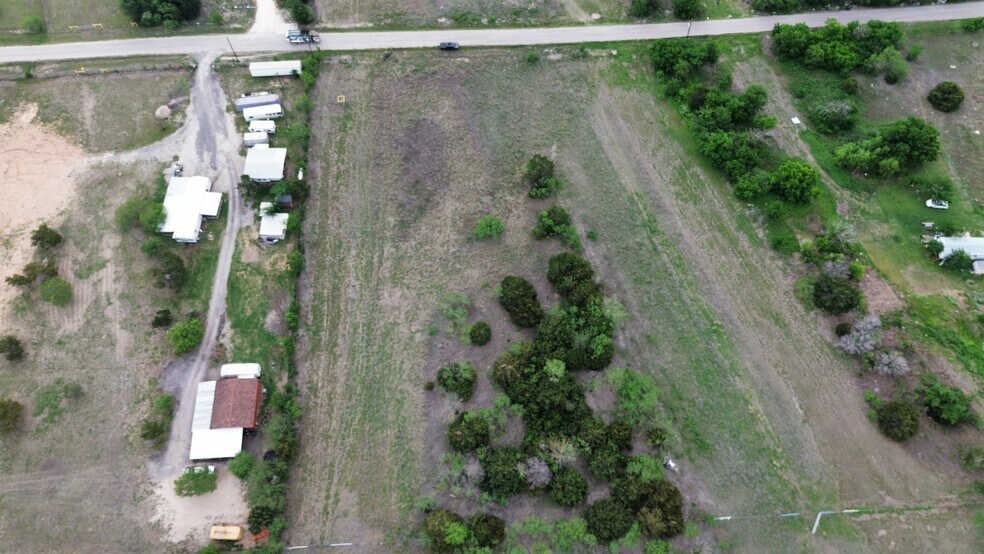 10810 McAngus Rd, Del Valle, TX à vendre - Photo de l’immeuble – Image 2 sur 5