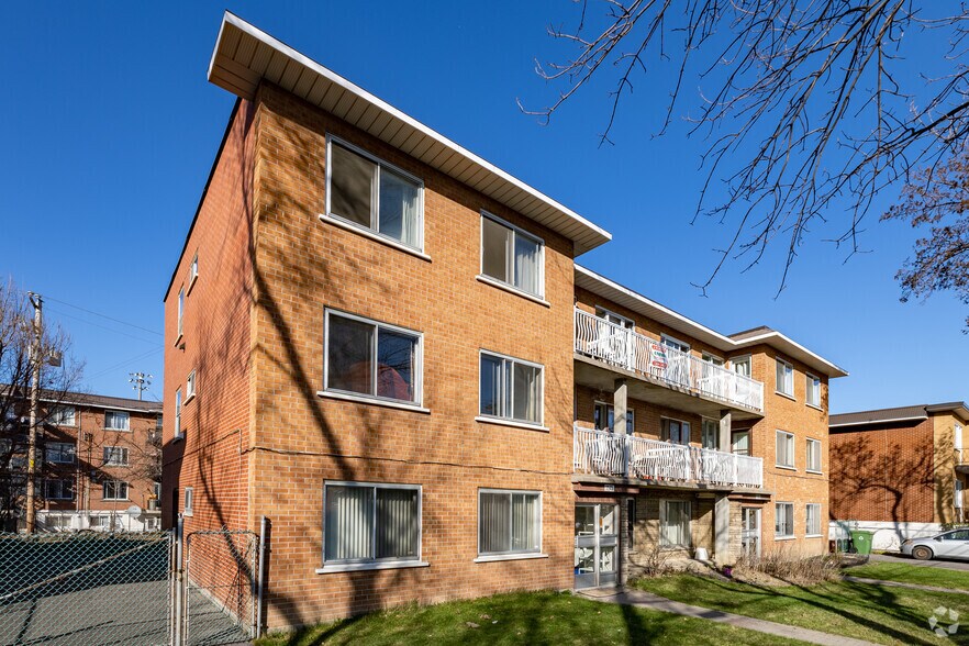 7145 Rue Valdombre, Montréal, QC à vendre - Photo de l’immeuble – Image 2 sur 2