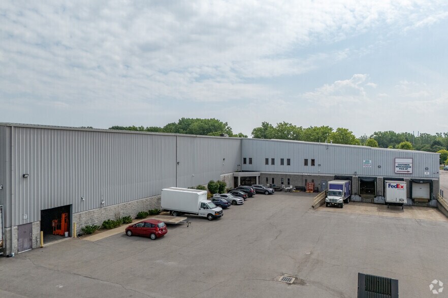 2335 Union Rd, Cheektowaga, NY à louer - Photo de l’immeuble – Image 1 sur 18