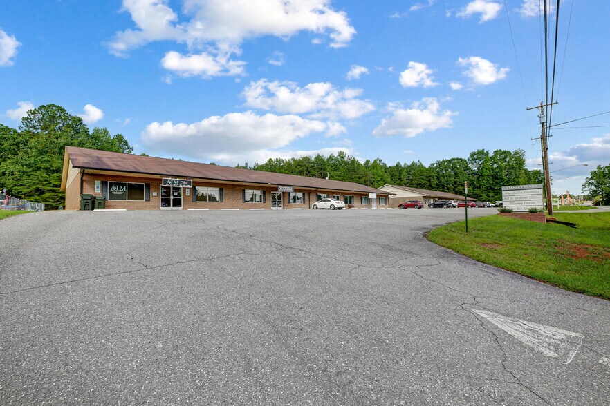 532 S Highway 27, Stanley, NC à louer - Photo de l’immeuble – Image 2 sur 9