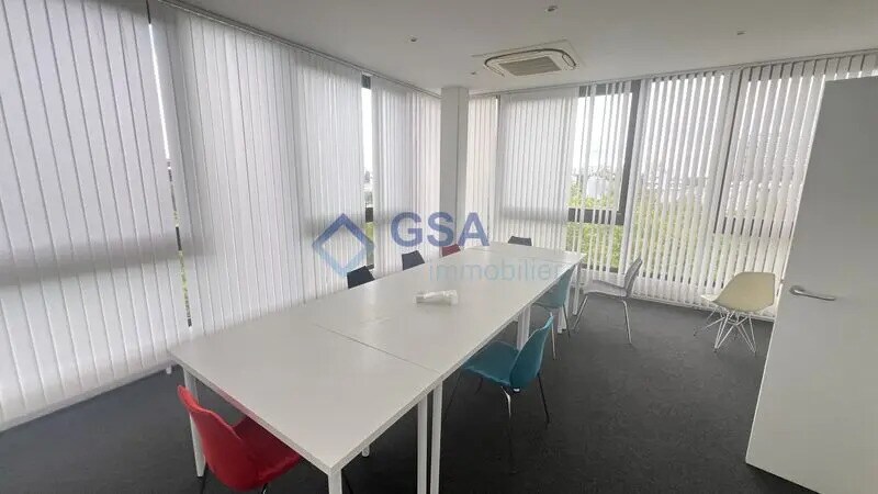 Bureau dans Évry-Courcouronnes à vendre - Photo intérieure – Image 2 sur 8