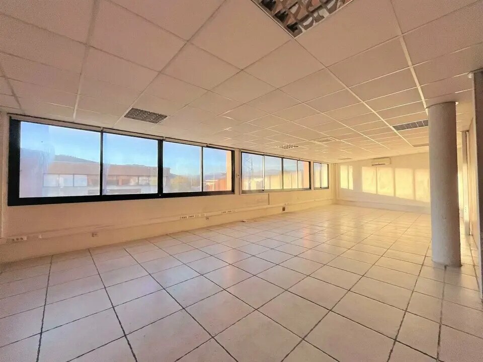 Bureau dans CANNES-LA-BOCCA à vendre Photo de l’immeuble– Image 1 sur 9