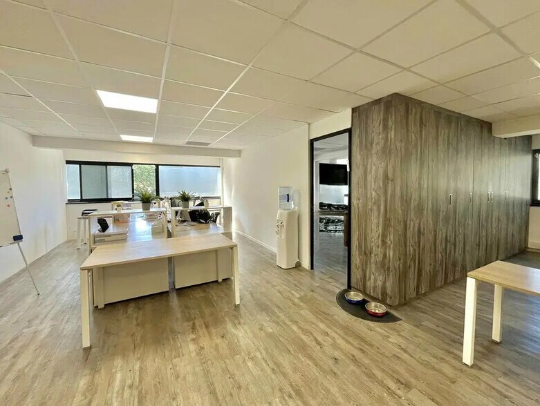 Bureau dans Vallauris à louer - Photo de l’immeuble – Image 2 sur 4
