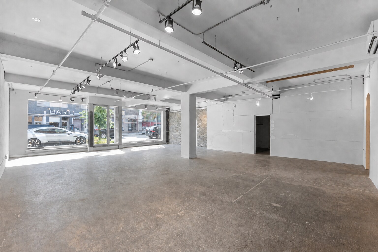 5409-5431 Boul Saint-Laurent, Montréal, QC à louer Photo de l’immeuble– Image 1 sur 17