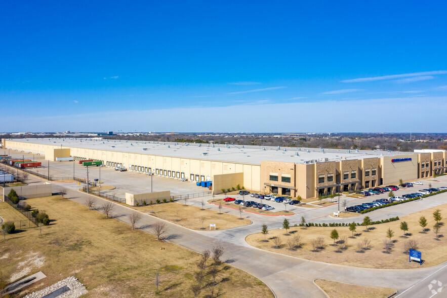 2119 N I-35 E, DeSoto, TX à louer - Photo de l’immeuble – Image 2 sur 24