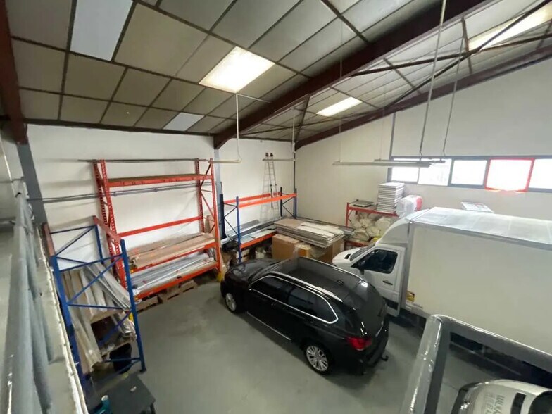 Local d’activités dans Grigny à louer - Photo intérieure – Image 2 sur 11