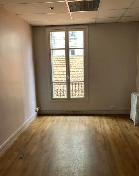 38 Rue Lantiez, Paris à louer - Photo de l’immeuble – Image 2 sur 5