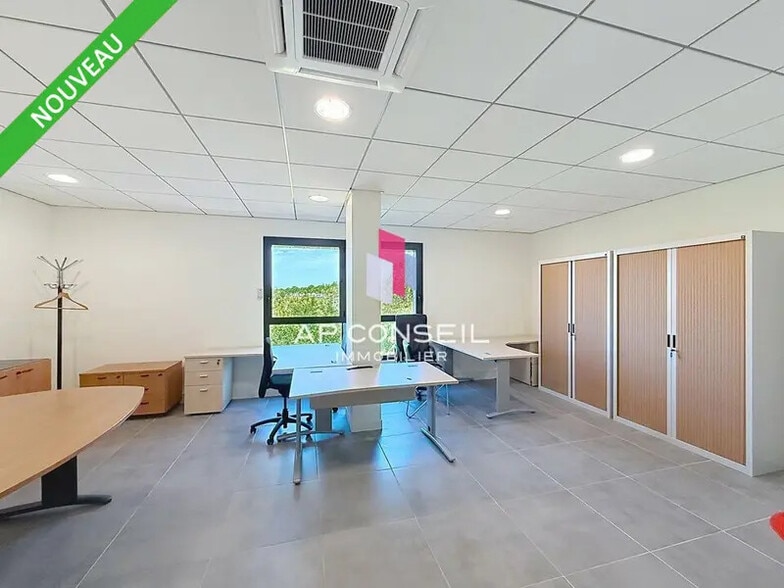 Bureau dans Orgeval à vendre - Photo intérieure – Image 2 sur 10