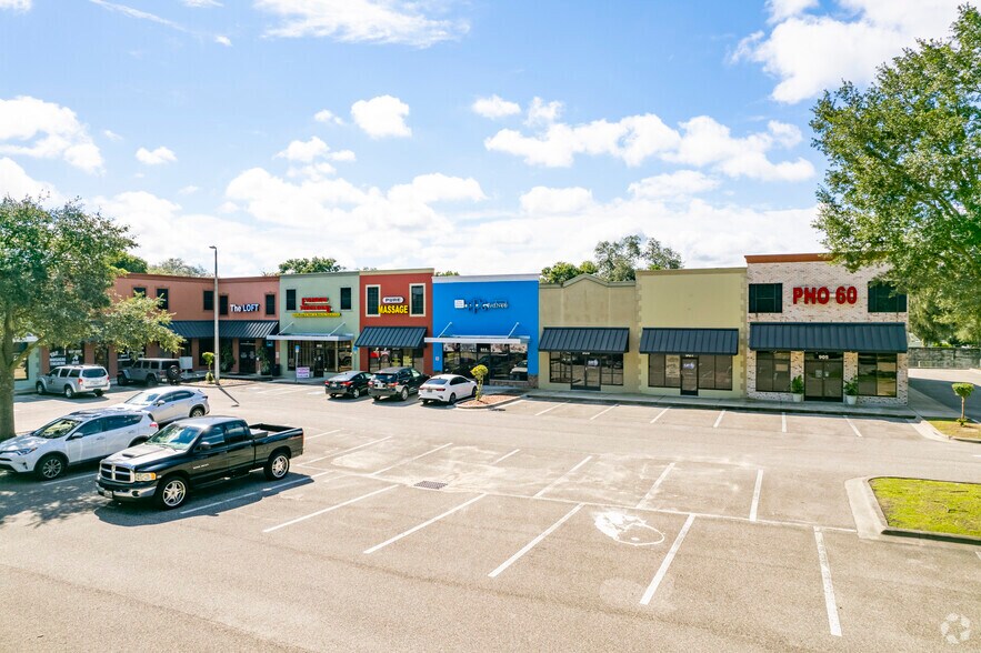 905-959 E Brandon Blvd, Brandon, FL à louer - Photo de l’immeuble – Image 2 sur 8