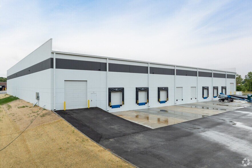 500-550 Corporate Hills Dr, Saint Charles, MO à louer - Photo de l’immeuble – Image 2 sur 15