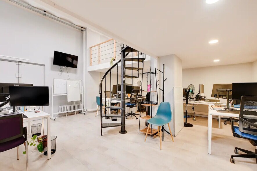 Immeuble residentiel dans Paris à vendre - Photo intérieure – Image 3 sur 7