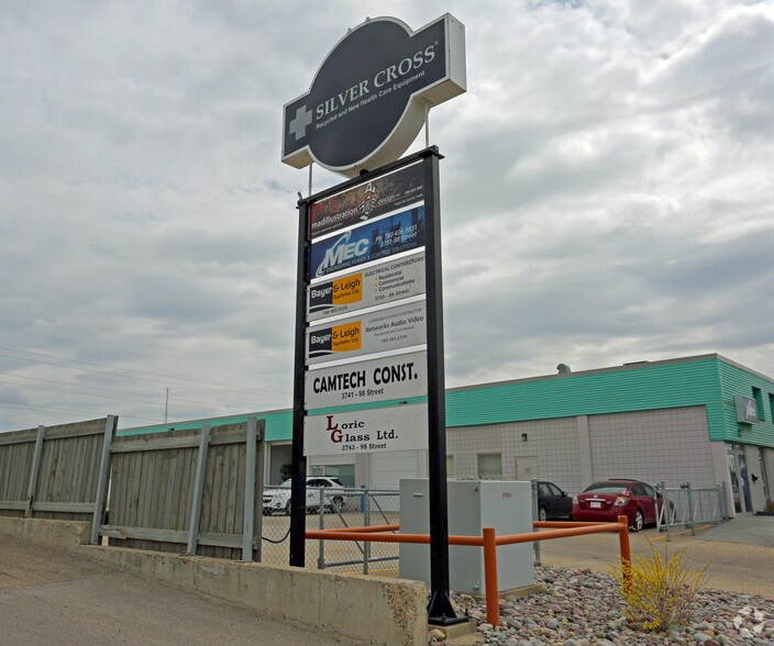 3731-3745 98th St NW, Edmonton, AB à louer - Photo de l’immeuble – Image 3 sur 13