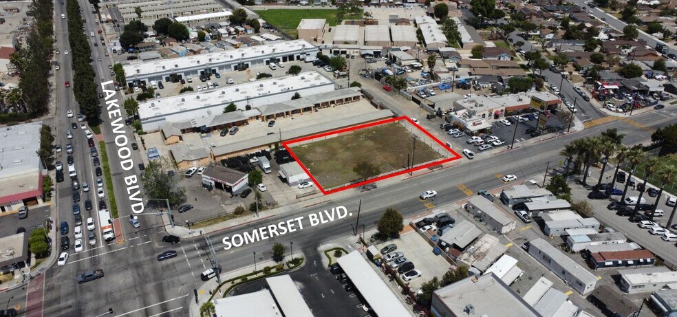 9021 Somerset Blvd, Bellflower, CA à louer - Photo de l’immeuble – Image 1 sur 2