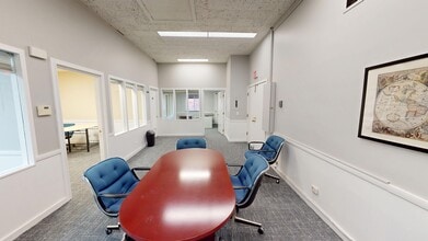 135 Park Ave, Barrington, IL à louer Photo intérieure– Image 2 sur 11