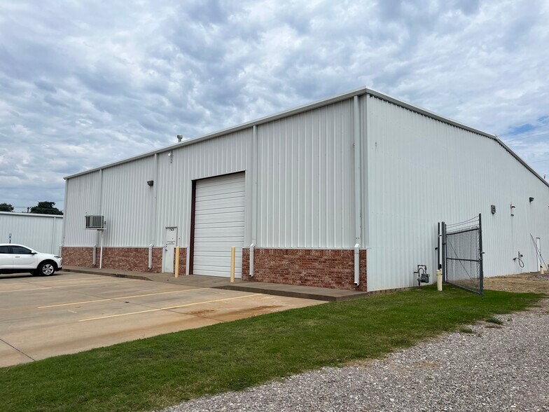 7428 Melrose Ln, Oklahoma City, OK à louer - Photo de l’immeuble – Image 2 sur 9