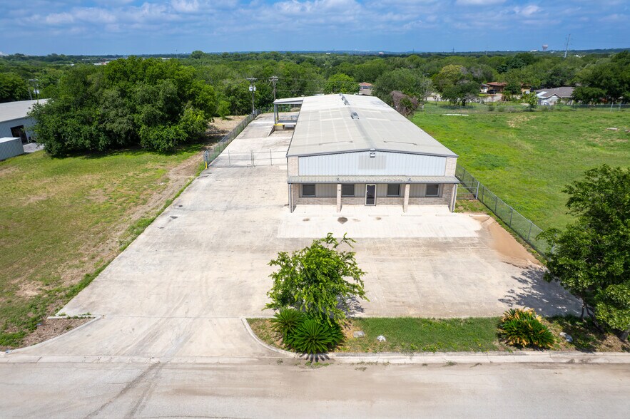 1141 Guadalupe Dr, Cibolo, TX à vendre - Photo de l’immeuble – Image 1 sur 11