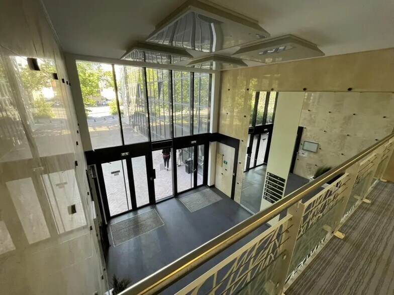 171 Avenue Georges Clemenceau, Nanterre à louer - Photo de l’immeuble – Image 3 sur 7