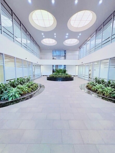 13100 Northwest Fwy, Houston, TX à louer - Photo de l’immeuble – Image 2 sur 14