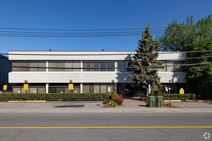 5415 Rue Paré, Mt Royal, QC à vendre - Photo de l’immeuble – Image 3 sur 3