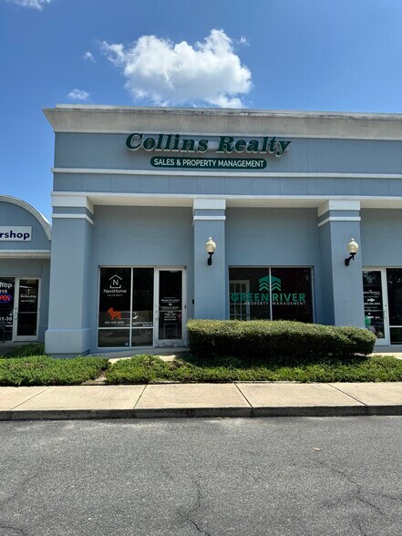 2245 Plantation Center Dr, Fleming Island, FL à louer - Photo de l’immeuble – Image 1 sur 18