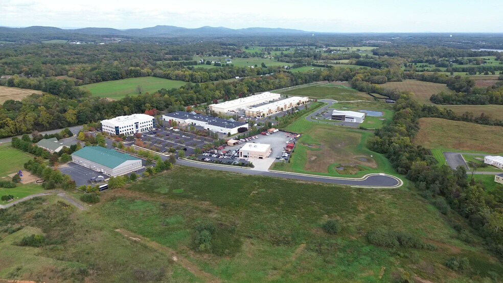 Burrough Drive, Warrenton, VA à vendre - Vidéo sur l’annonce professionnelle – Image 2 sur 15