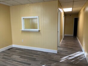 941 White Horse Ave, Trenton, NJ à louer Photo intérieure– Image 2 sur 5