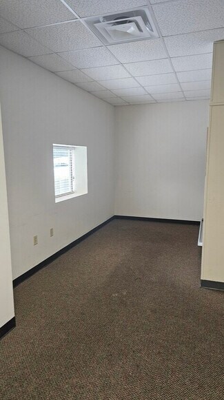 Plus de détails pour 1146 Elma G Miles Pky, Hinesville, GA - Bureau à louer