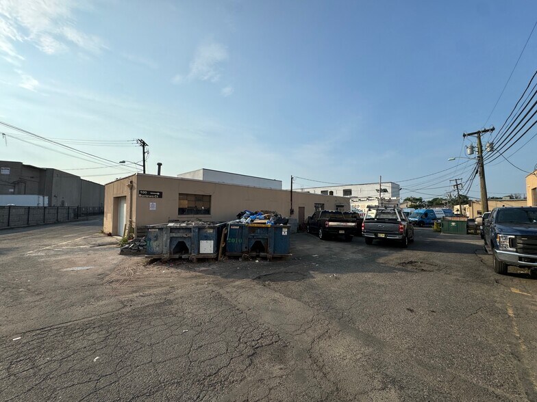 100 Burlews Ct, Hackensack, NJ à louer - Photo de l’immeuble – Image 1 sur 6