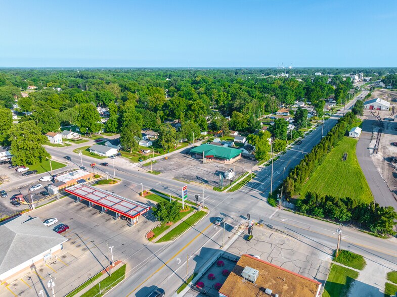 1802 N Grand Ave E, Springfield, IL à louer - Photo de l’immeuble – Image 2 sur 11
