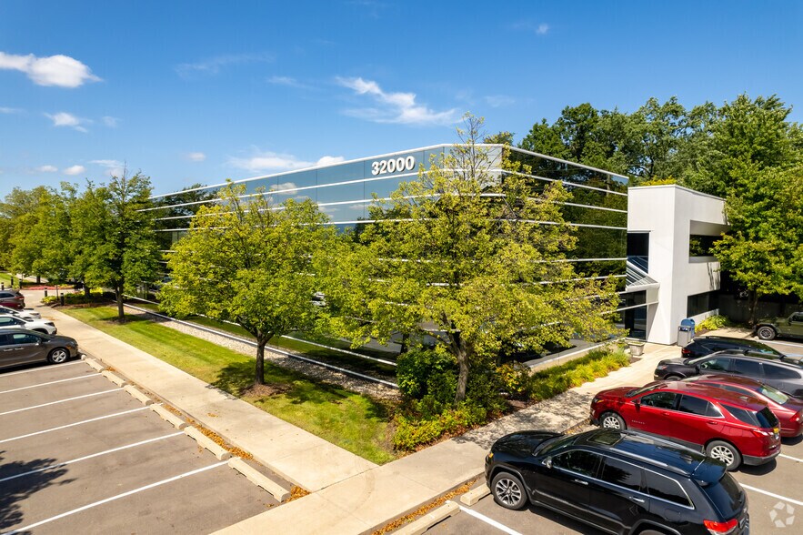 32000 Northwestern Hwy, Farmington Hills, MI à louer - Photo de l’immeuble – Image 2 sur 10