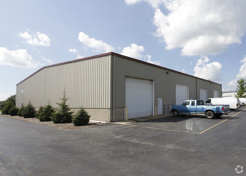 1010 Trakk Ln, Woodstock, IL à louer - Photo de l’immeuble – Image 2 sur 4