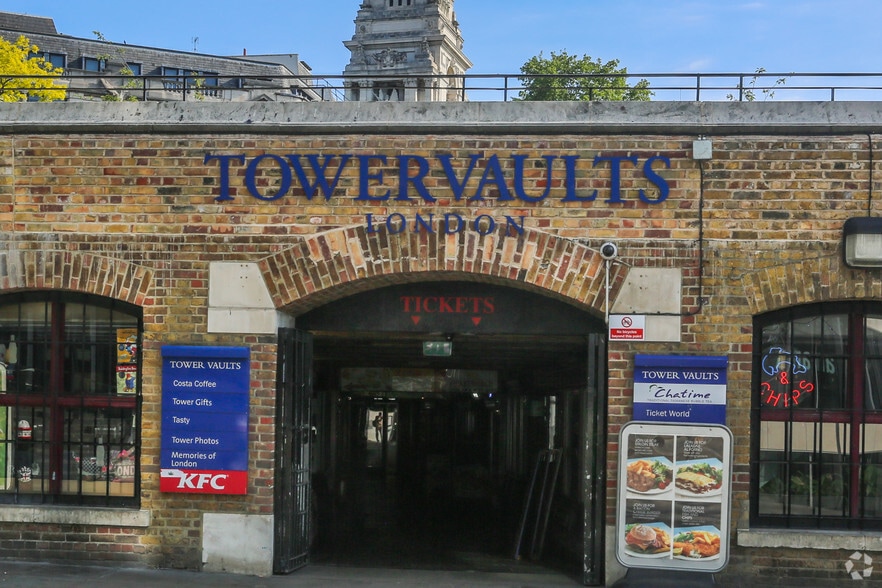 1-12 Tower Hill Ter, Londres à louer - Photo de l’immeuble – Image 1 sur 4