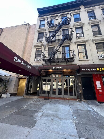 242-244 E 79th St, New York, NY à louer - Photo de l’immeuble – Image 1 sur 3