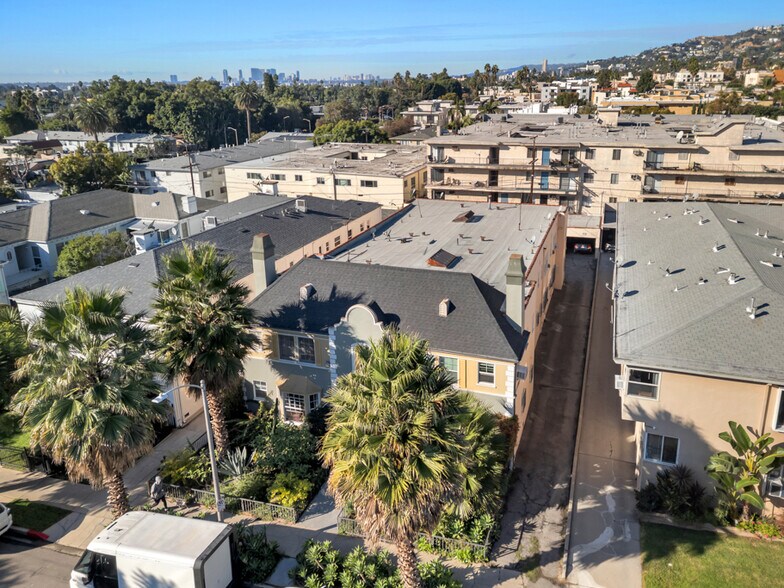 1331 N Alta Vista Blvd, Los Angeles, CA à vendre - Photo de l’immeuble – Image 3 sur 11