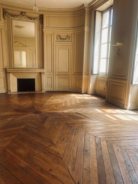 Bureau dans Bordeaux à vendre - Photo de l’immeuble – Image 2 sur 3
