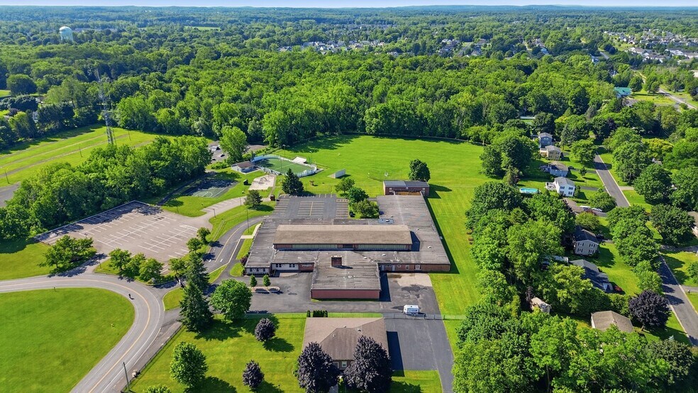 985 Ebner Dr, Webster, NY à vendre - Photo de l’immeuble – Image 3 sur 32