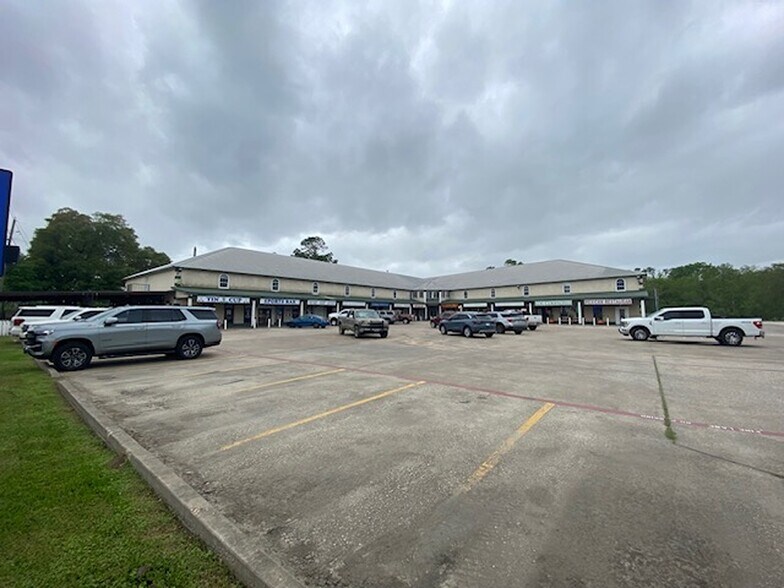 24501 Fm-2100, Huffman, TX à louer - Photo de l’immeuble – Image 2 sur 11
