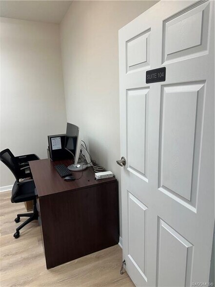 957 S Lois Ter, Inverness, FL à louer - Photo de l’immeuble – Image 3 sur 12
