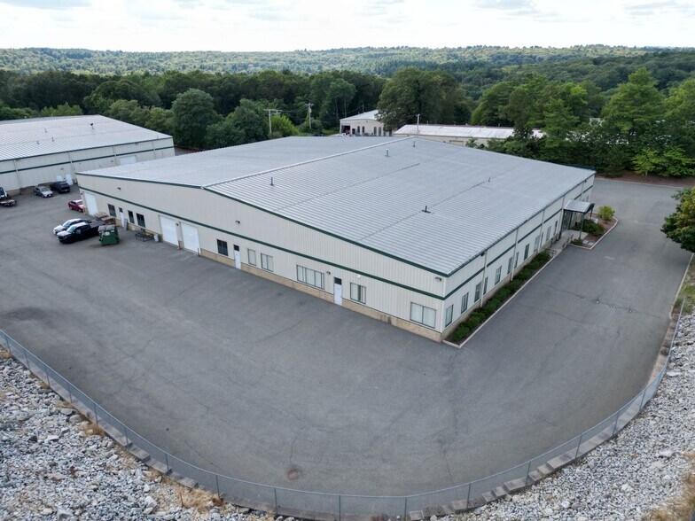 47 October Hill Rd, Holliston, MA à louer - Photo de l’immeuble – Image 3 sur 7