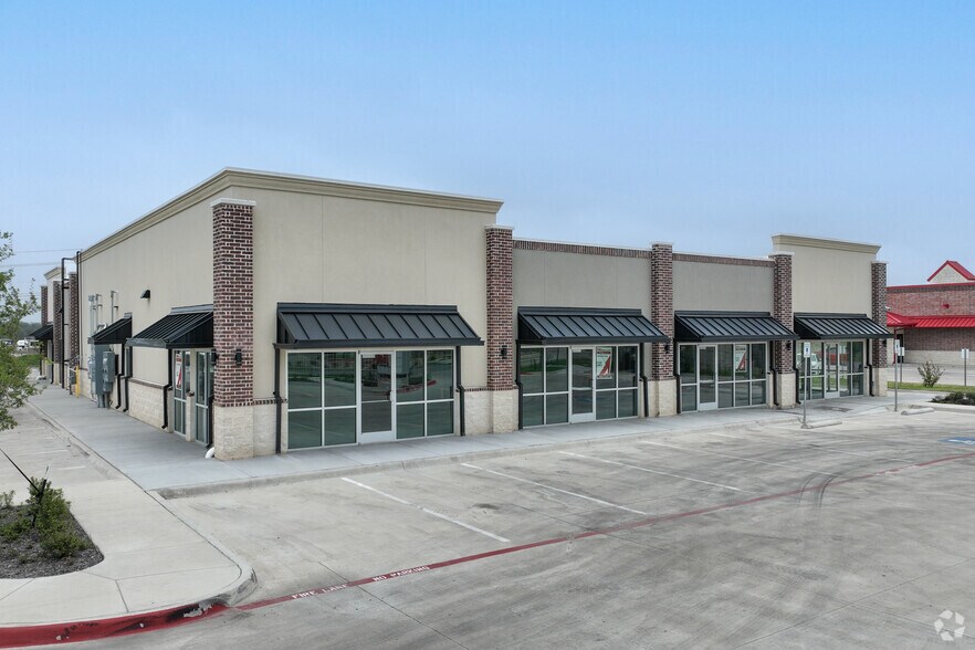 2851 N Highway 77, Waxahachie, TX à louer - Photo principale – Image 1 sur 4